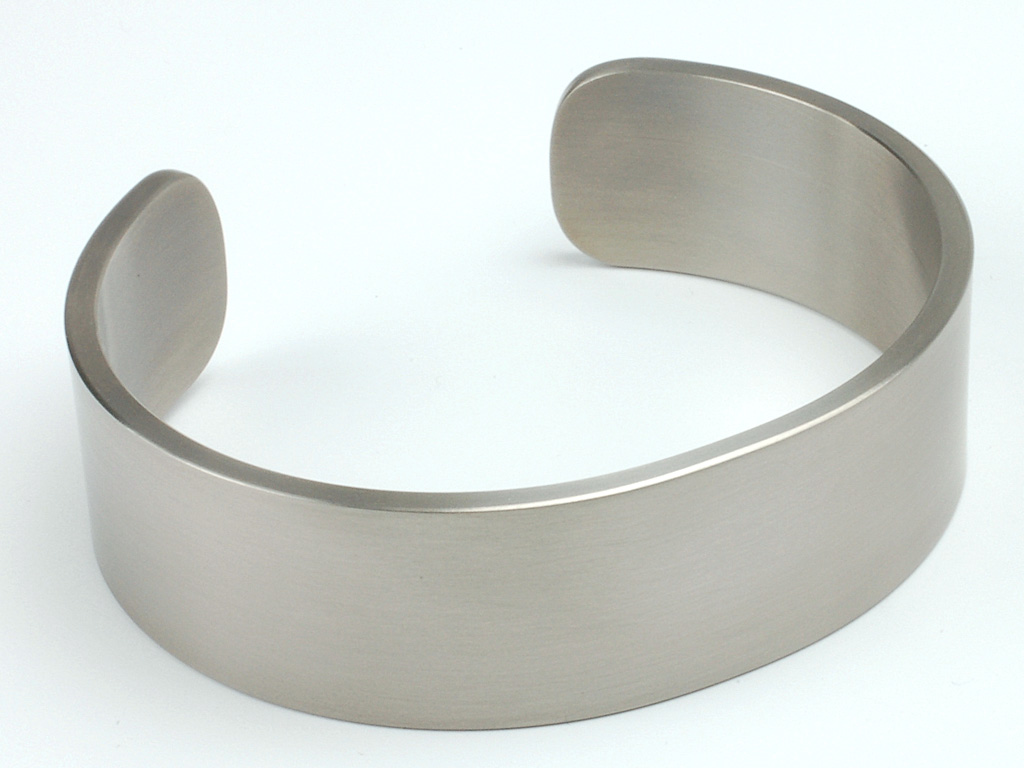 titanium armband